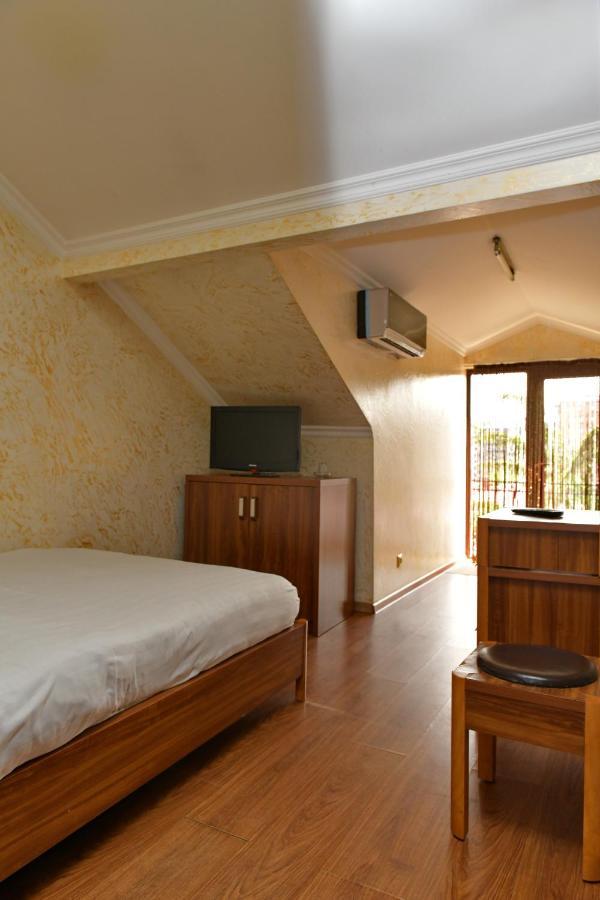 Antika Hotel Batumi Exteriör bild