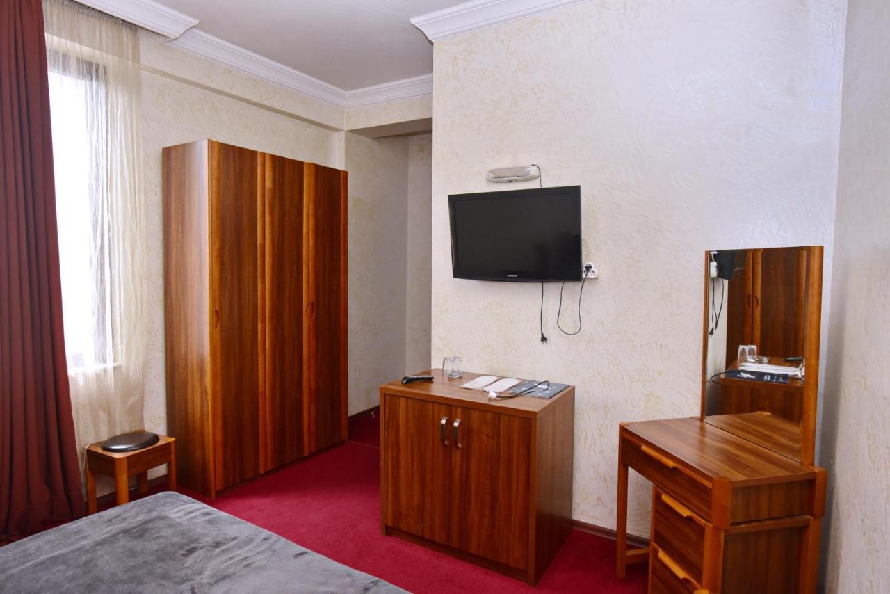 Antika Hotel Batumi Exteriör bild