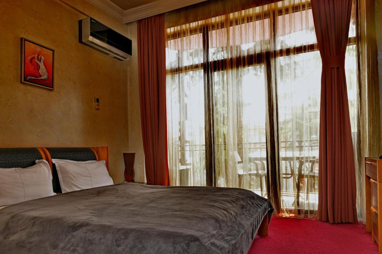 Antika Hotel Batumi Exteriör bild